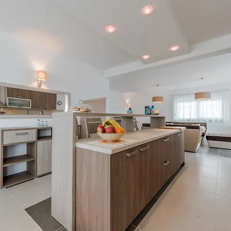 Dalmacija 365 Sukosan, Zadar County Debeljak